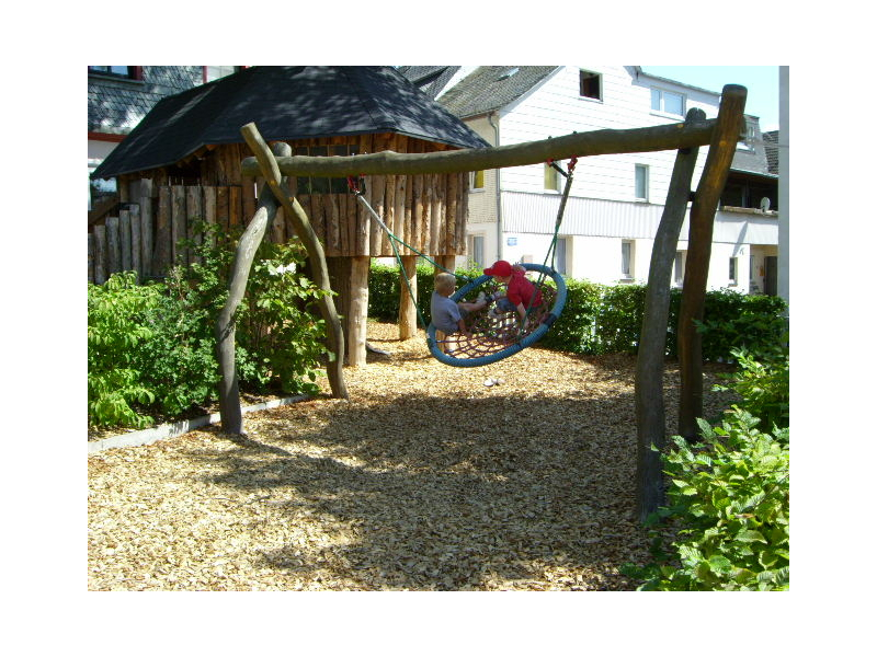 playground-on-woodchips-2